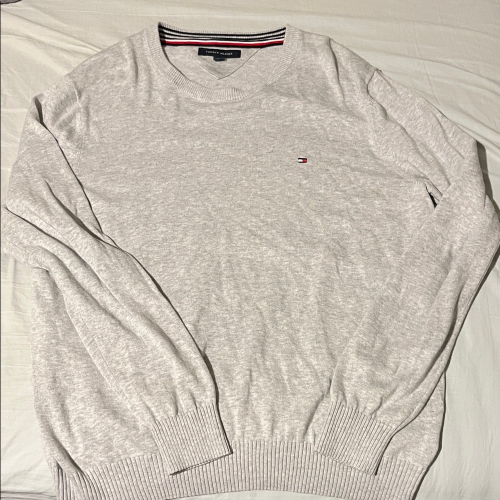 Tommy Hilfiger Men's Light Gray Crewneck Sweater